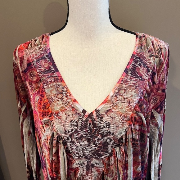One World Long Sleeve V-neck with velvety pleats, vibrant colors, Size 1X - Picture 2 of 12